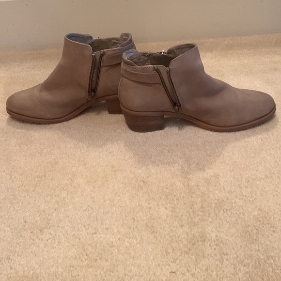 Steve Madden Taupe ankle bootie - Picture 3 of 6